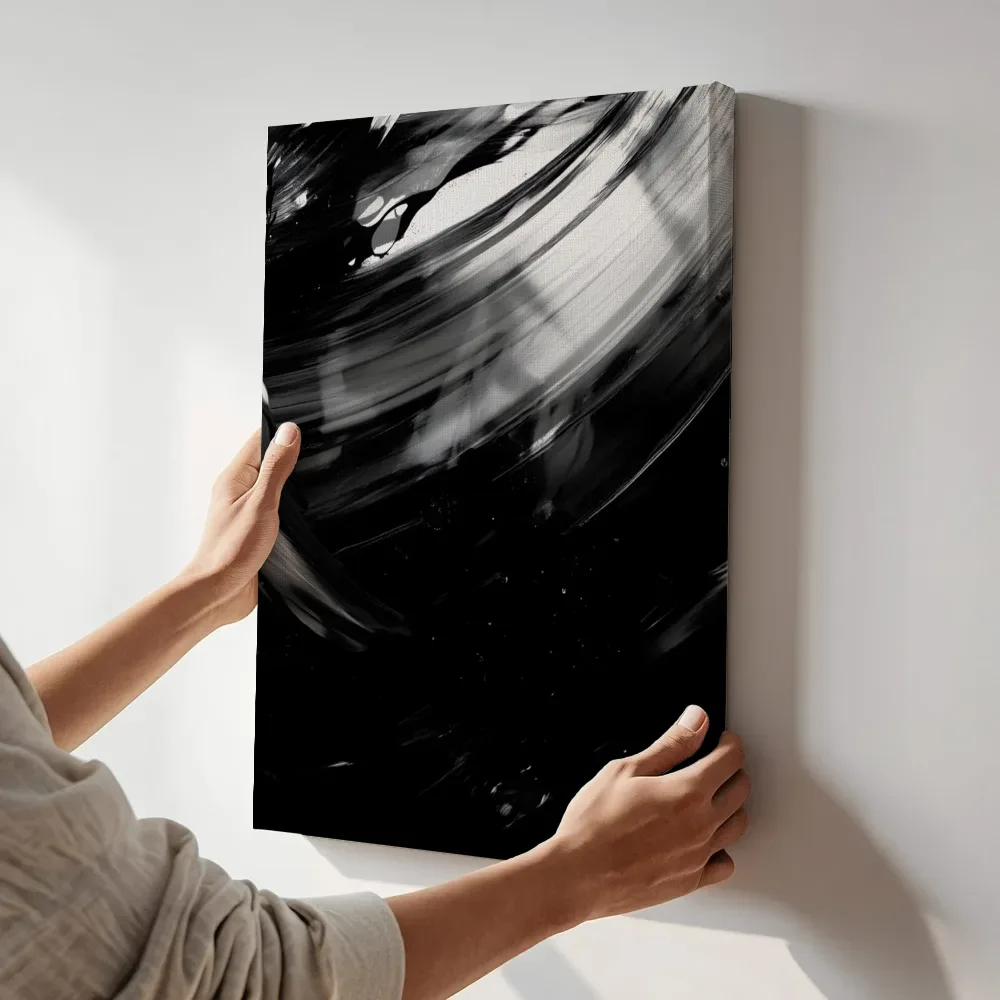 Sfeerimpressie: Zwart-wit storm abstract terwijl het aan de muur wordt gehangen