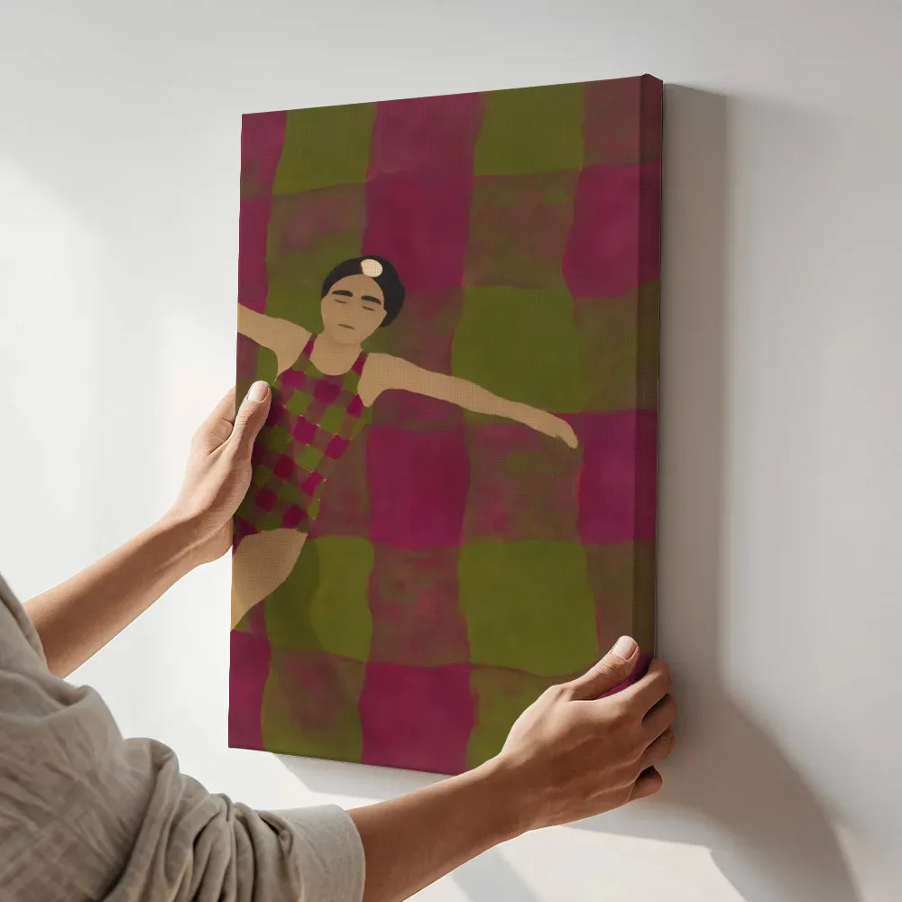 Sfeerimpressie: Zwemmer in magenta en olijfgroen terwijl het aan de muur wordt gehangen