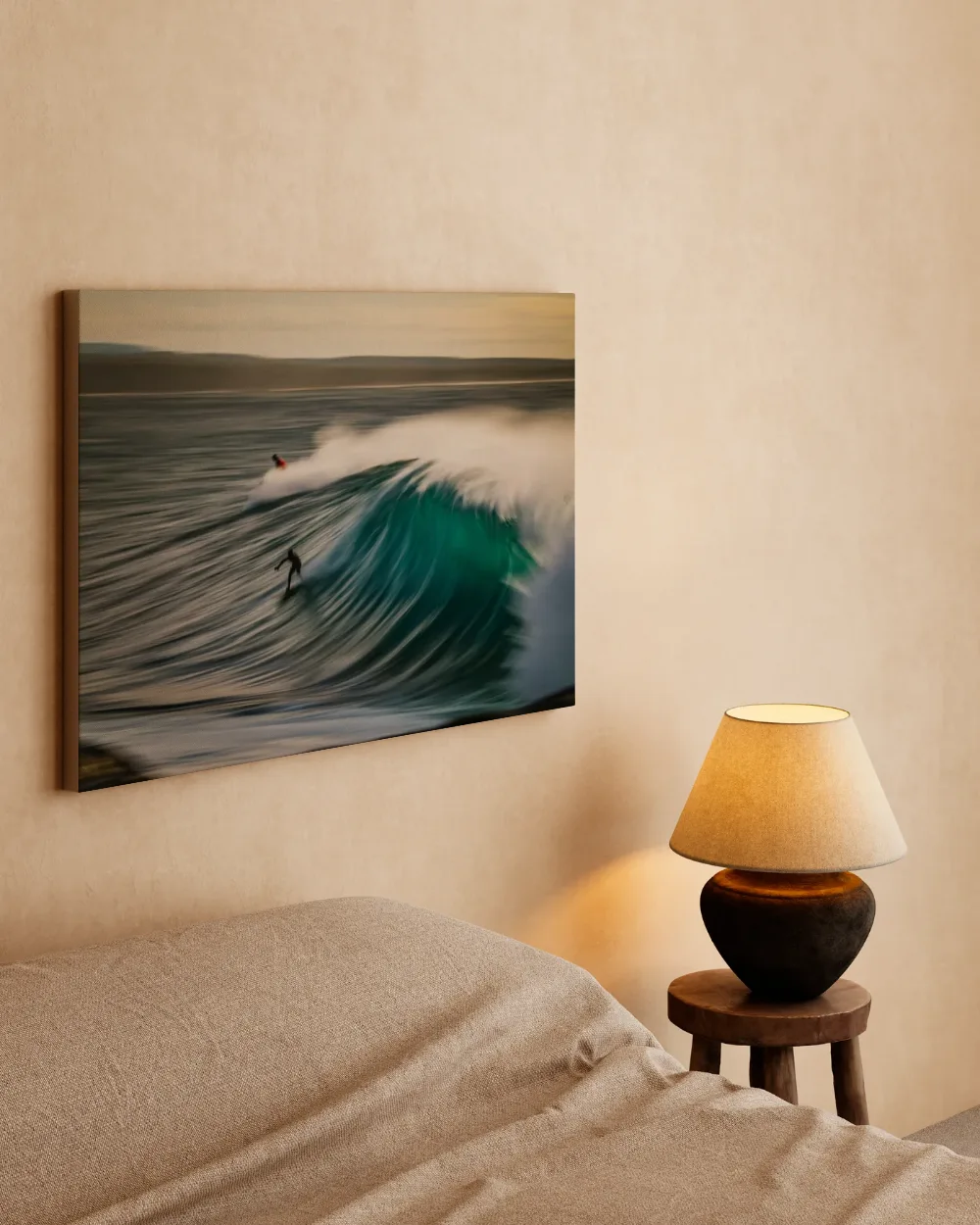 Surfers op een krachtige golf, canvas schilderij uit de collectie hobby's en sport