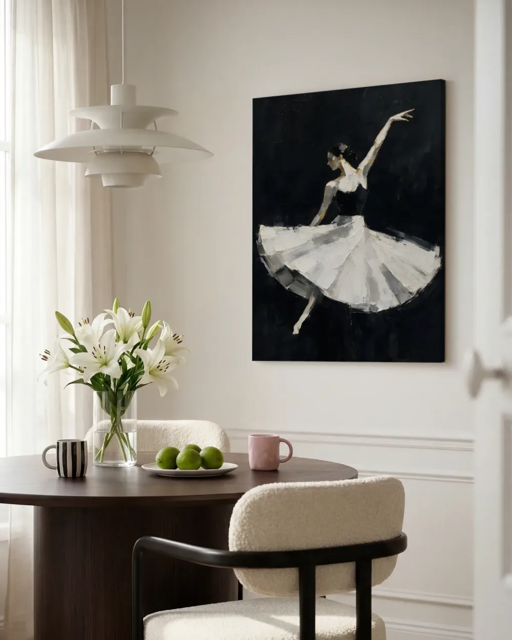 Danseres, olieverf in donker ravenzwart en parelmoer, canvas schilderij uit de collectie zwart